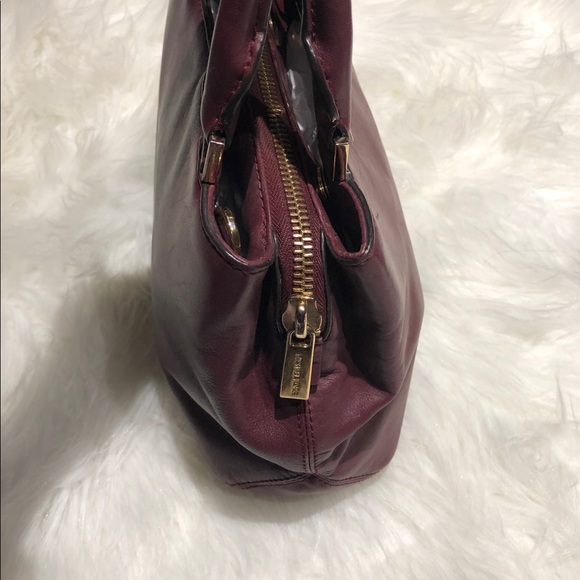❌ SOLD ❌ Micheal Kors Leather Purse - Picture 4 of 8